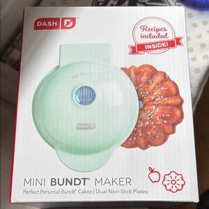 Dash Mini Bundt Maker - Mint Green